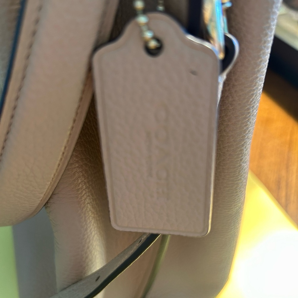 Like New Coach Willow Elegant Blush Pink Leather Shoulder Bag - Picture 5 of 12